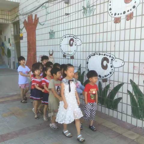 走进小学，感受成长一一留史镇中心幼儿园参观大王村小学纪念