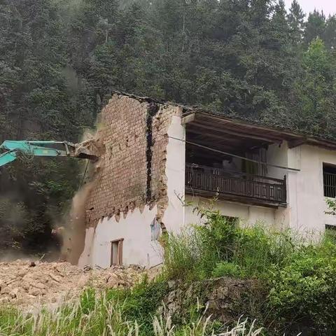 黄陂镇拆除“空心房”，提升乡村“颜值”