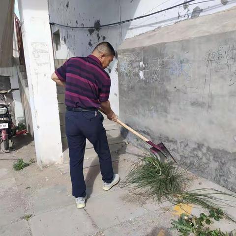 杭盖街道查干淖尔社区开展“爱国卫生月”环境清扫活动