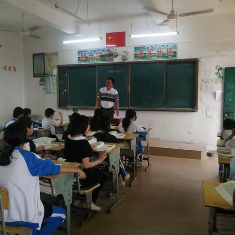 美亭学校2023年春季第六周教研活动——结对子学校（澄迈思源高中）老师到我校听沈新君老师上的七（1）班数学课。