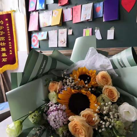 龙华小学六（1）中队“感恩教师节主题活动”