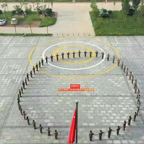 龙华小学四年级1班学生们在暑假期间以各种形式参加了爱国主义教育