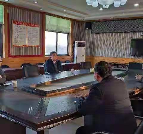 岳市长督导上八里镇森林防火工作
