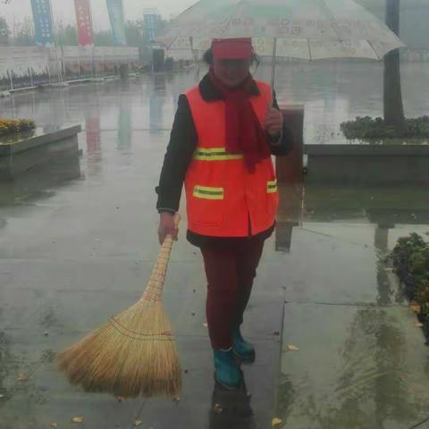 环卫科10月31日工作动态——雨中的坚守