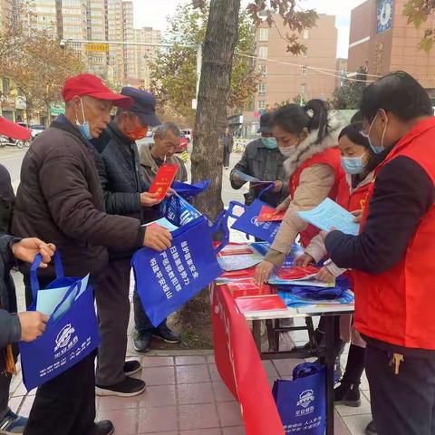 弘扬宪法精神 构建和谐社区——东街社区开展“国家宪法日”宣传活动