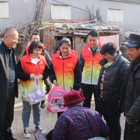 文明实践学雷锋 志愿服务暖人心