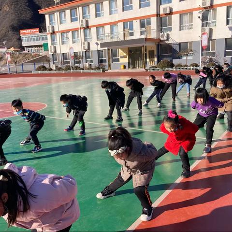 冰雪进校园，共筑中国梦      ﻿            🌺🌺🌺三道河中心小学轮滑展示