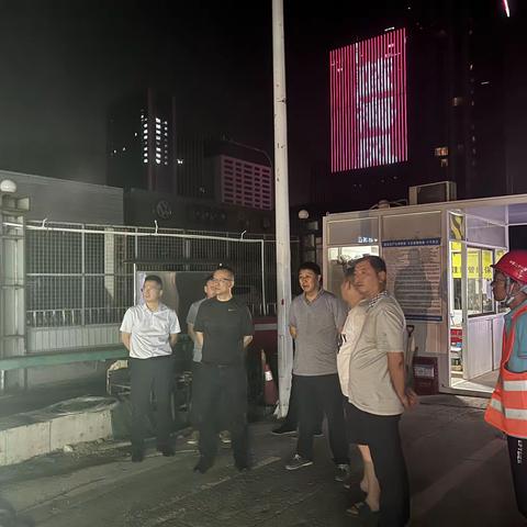 经开区管委会副主任杨军带队夜查辖区重点道路及项目扬尘治理情况