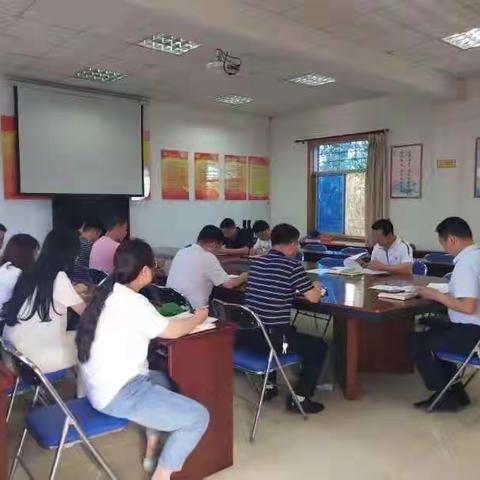 区农业管委会传达学习全区“不忘初心、牢记使命”主题教育推进会议精神