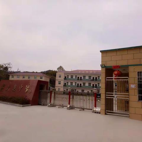 审察学生宿舍，助力校园复学