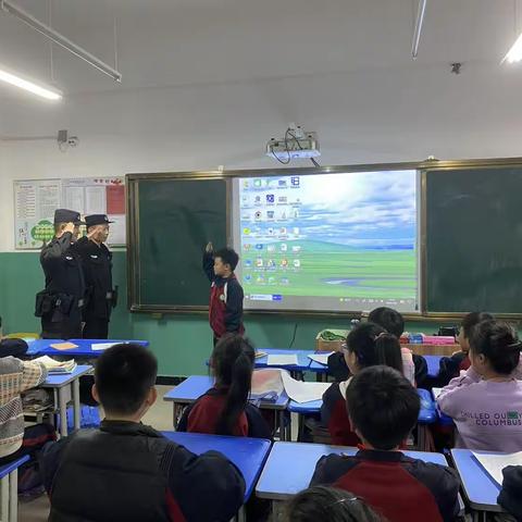 雷锋月里学雷锋 拾金不昧好少年