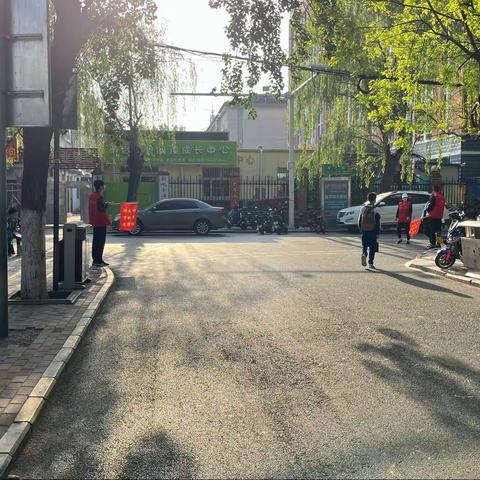 “春风暖人心，保驾护航”—实验小学路队爱心护航纪实