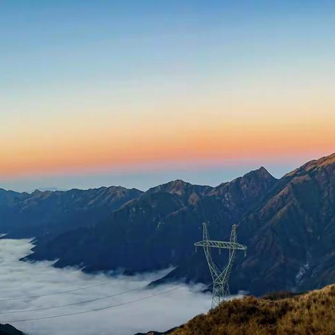 天湖云海美如画