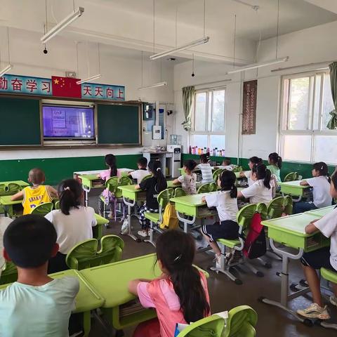 遵守安全生产法 当好第一责任人---董家河镇中心小学“安全生产月”活动纪实