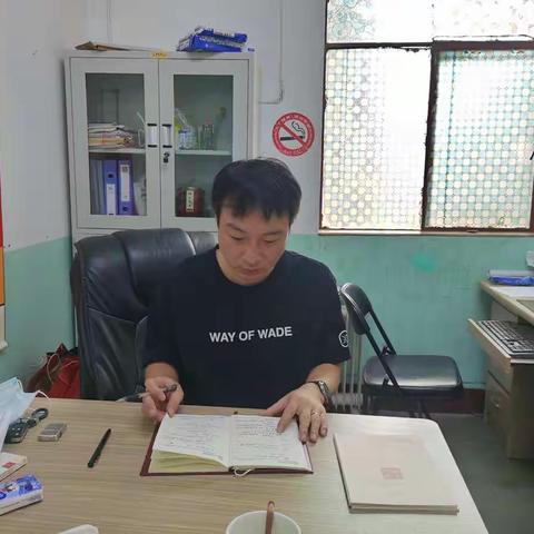 大项目办召开科室人员培训会