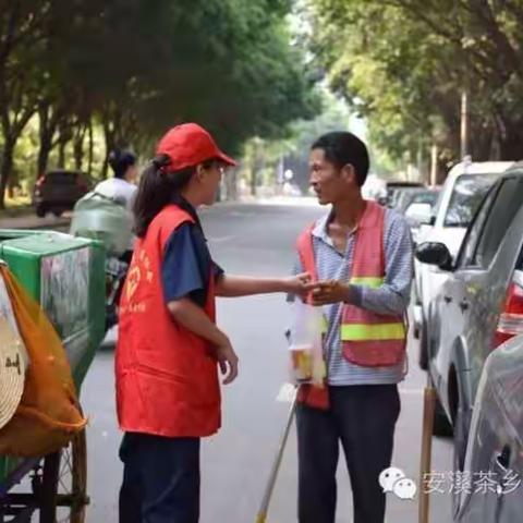 【为爱传递】“炎炎夏日送清凉 携手关爱环卫工”---安溪直属库携手为环卫工人送冷饮