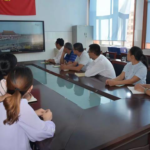 青州市实验小学集中观看新中国成立70周年庆祝大会电视直播