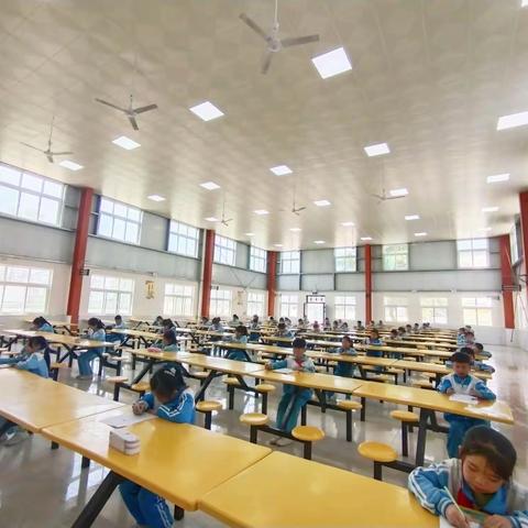 《创争出专栏》我是单词王——零公里实验学校组织召开现场英语竞赛活动