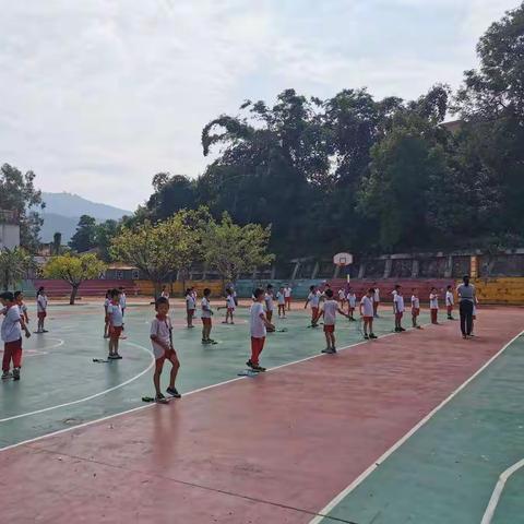 韶关市黄岗小学基于新课程标准下的体育教研活动。