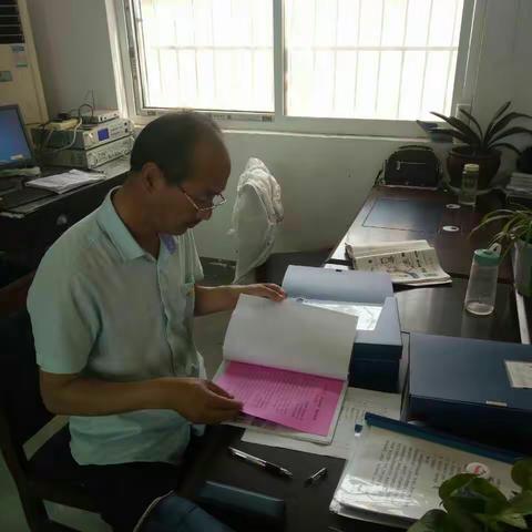 六月一号上午九点十分，兰阳中心校领导到第五小学督导检查各项工作。