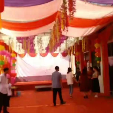 阿龙婚庆传媒，为了广大父老乡亲便捷，承揽红白喜事，摄像，航拍，直播，LED大屏，用最高端大气的设备，最优惠的价，