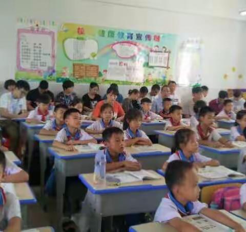 高效课堂构精彩，同课异构显特色----记那大中心校油棕校区数学组同课异构教研活动。