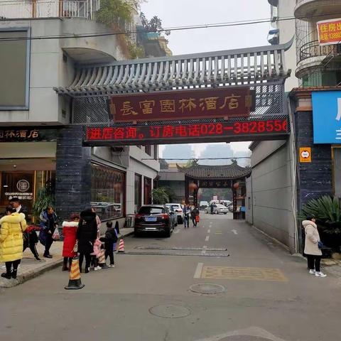 ✨✨🔥出售6连间长富园林酒店门口门市商铺，层高4.8米。每间约40平48万/间可单卖，可按揭v6600，13990311600