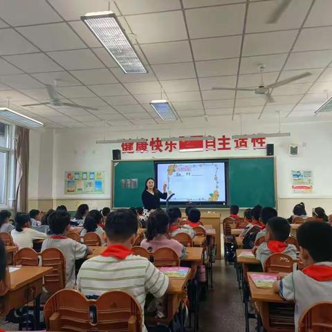 新课程背景下单元整体教学设计的实践——龙岸花园校区英语教研组系列活动一