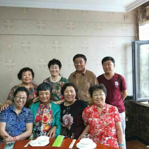 月亮泡七0届初中同学小聚大安