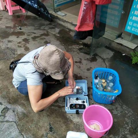 海口市供排水水质监测站台风过后再次对供水水质进行监测