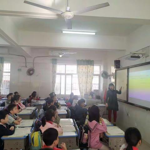 “习”研讨 共成长——记四年级语文组研讨课