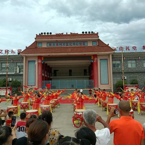 东火村成功举办感党恩、跟党走迎接党的二十大纳凉晚会