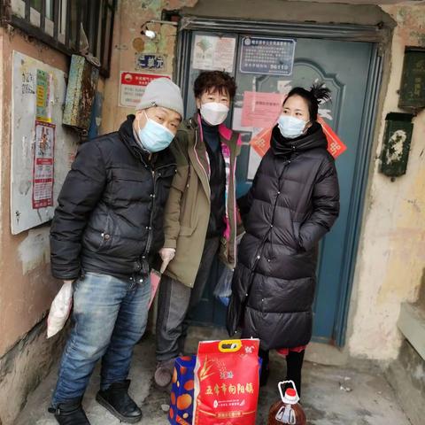 【丽河湾社区】隔离不隔爱丽河湾社区工作人员给居家隔离人员送温暖和新春祝福
