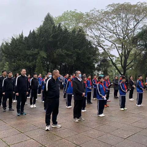 【党建引领  铸魂育人】清明时节祭先烈        落花飞絮忆英雄——文峰中小学清明节活动