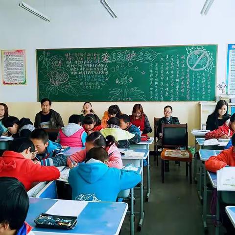 丰乐寄宿制小学五年级老师在上公开课