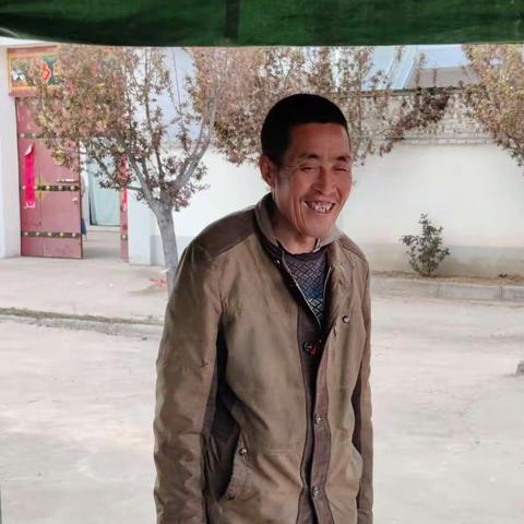 Hello,树先生——写给守村人“普成”