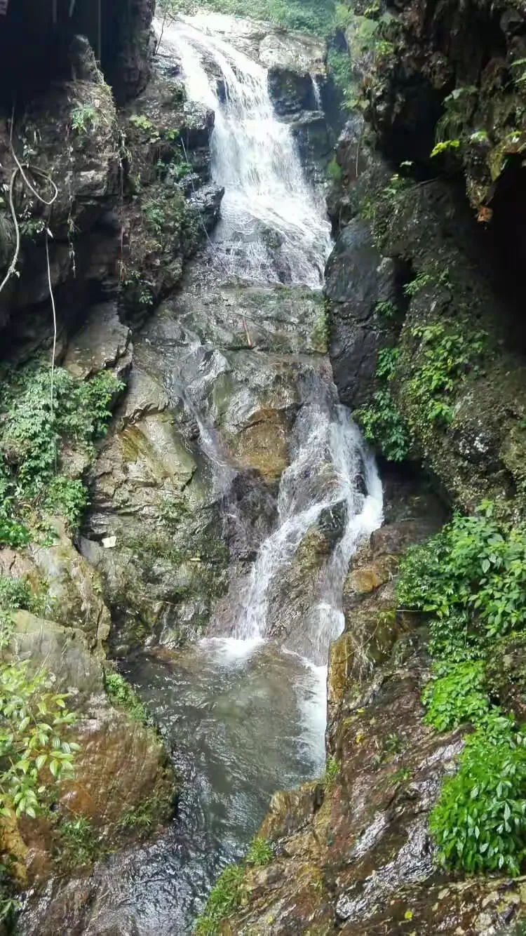 桂林十大瀑布之灵川神岭瀑布