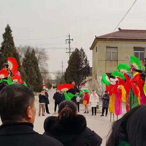 热热闹闹看红火