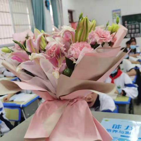 繁花似锦， 绿荫如海，再见，五月！ 你好，六月！                    ——2119