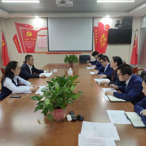 分行党委委员、行长助理闫国强至高港支行调研指导工作