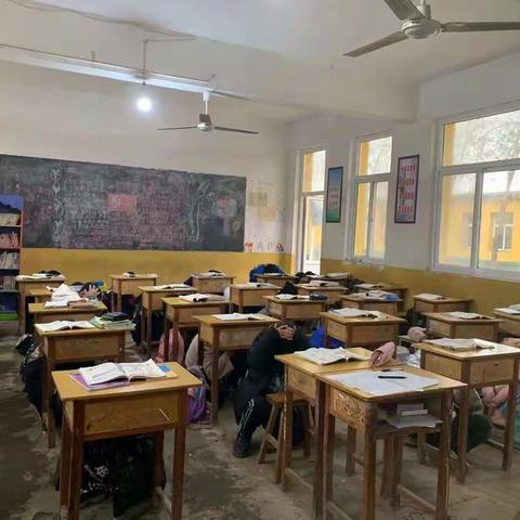 东邵中心小学地震安全演练