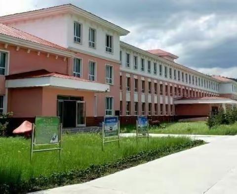 走进书籍在书中遇见最美的自己—阿龙山小学开展“爱阅读”读书活动