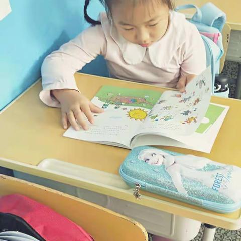 我是朝阳实验小学一年七班张艺馨