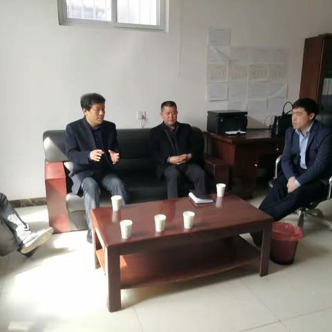 3月16日，市委研究室主任朱鸿文一行到南韩村乡南张村调研