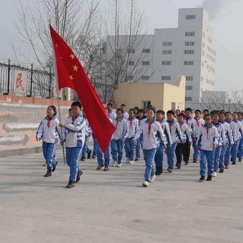 “学习新思想，做好接班人” ——记青岛西海岸新区张戈庄小学601中队升旗仪式（副本）