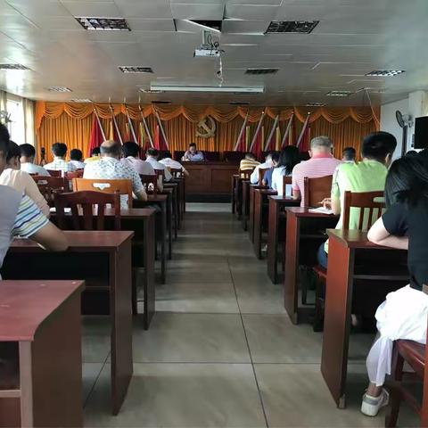 七叉镇召开脱贫攻坚存在突出问题排查暨近期脱贫攻坚部署会议