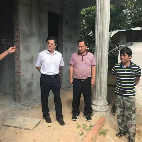 林谟谐县长到七叉镇调研脱贫攻坚贫困户危改未达到入住条件情况！