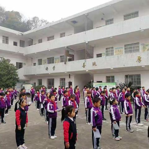 趣味运动乐翻天 广播体操展风采