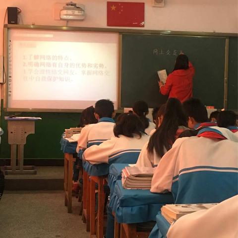 遵循学生认知特点，提高学生思想觉悟                                ——初中部文科组教研活动