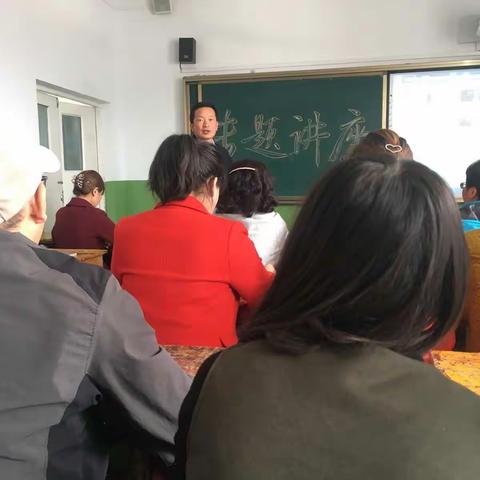 指点迷津，导引航向—微课支持下的“翻转课堂”专家讲座